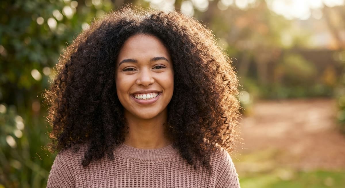 Original portrait photo — woman with curly hair
